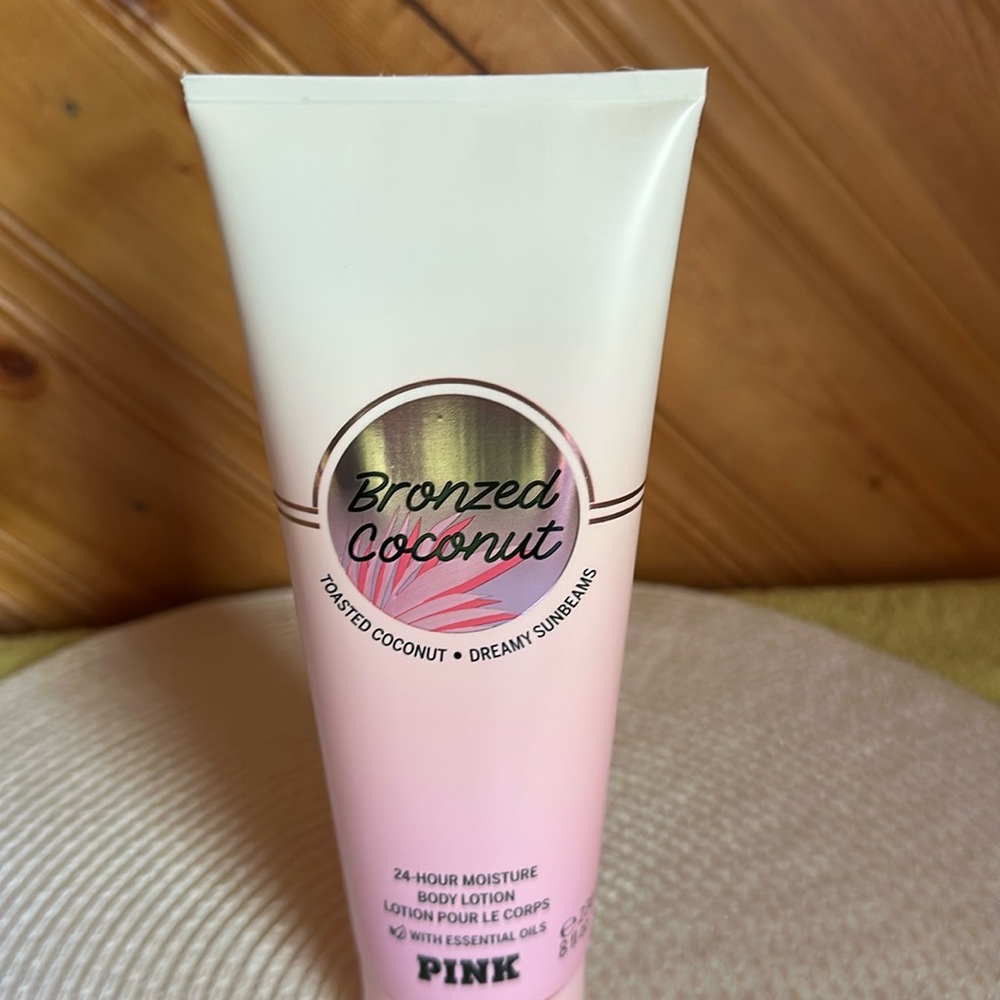 PINK Bronzed Coconut Body Lotion - Picture 2 of 8
